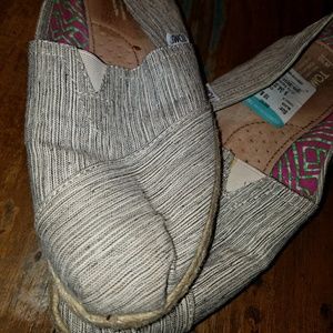 gray toms